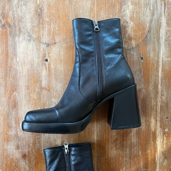 L’intervalle epinal black leather heel ankle boots women’s sz 39 / 9 -never worn - Picture 7 of 8